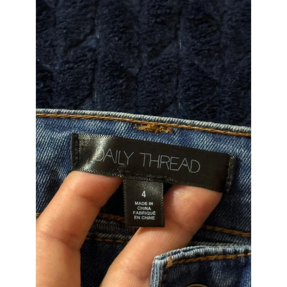 Daily Thread Women's Flare Jeans Front Pockets Button Fly Light Wash Denim‎ Sz 4